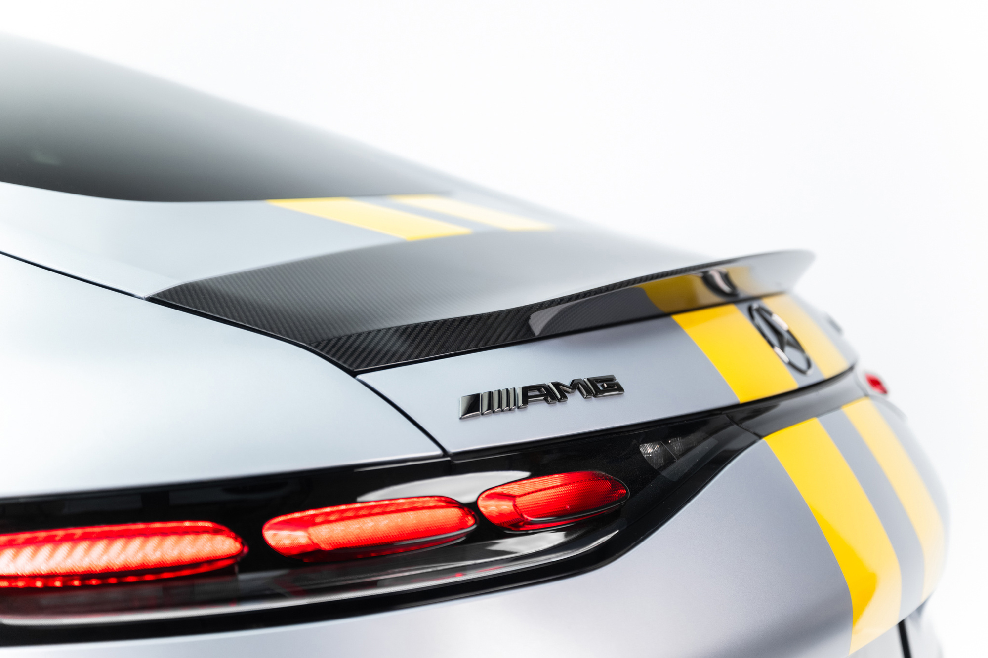 Spoiler in carbonio V.2 Mercedes AMG GT 43 / 55 / 63 / 63 SE Performance C192 2023- - immagine 9