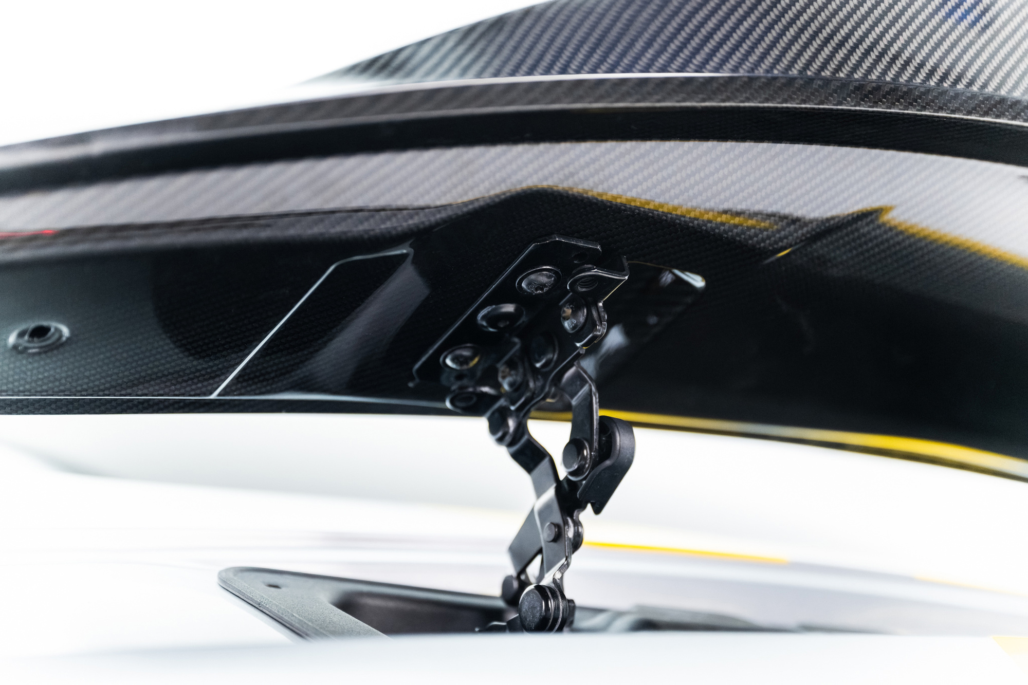 Spoiler in carbonio V.2 Mercedes AMG GT 43 / 55 / 63 / 63 SE Performance C192 2023- - immagine 8