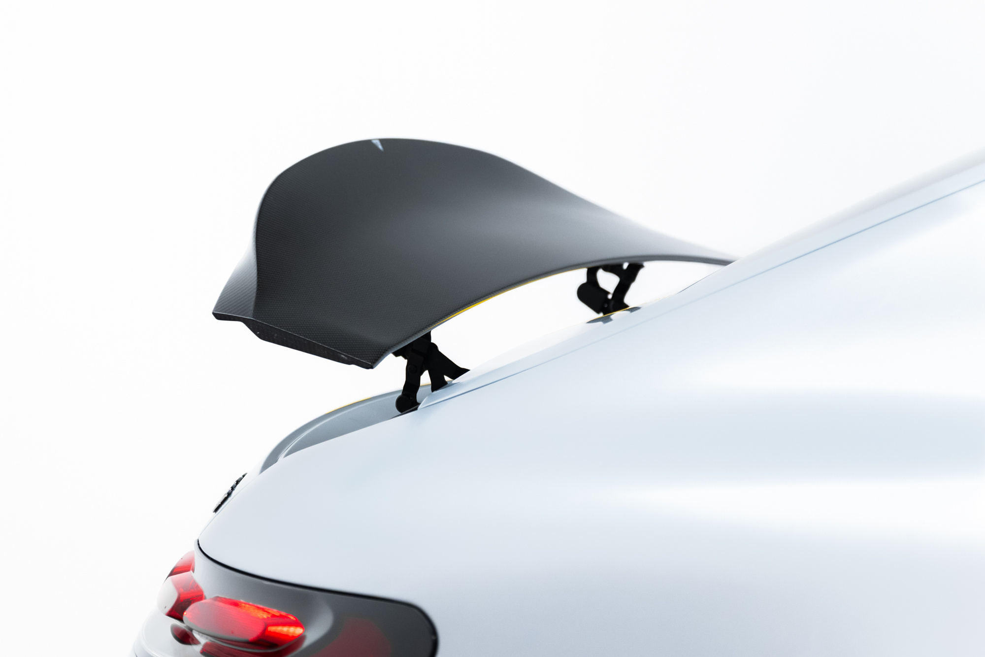 Spoiler in carbonio V.2 Mercedes AMG GT 43 / 55 / 63 / 63 SE Performance C192 2023- - immagine 5